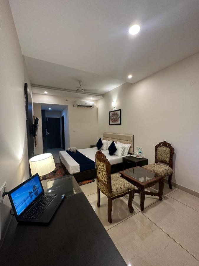 Jb Residency Zirakpur !! Top Rated & Most Awarded Property In Zirakpur Hotel Ngoại thất bức ảnh