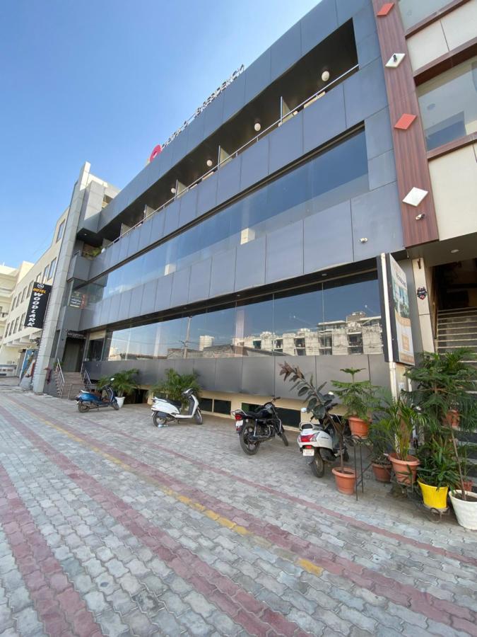 Jb Residency Zirakpur !! Top Rated & Most Awarded Property In Zirakpur Hotel Ngoại thất bức ảnh