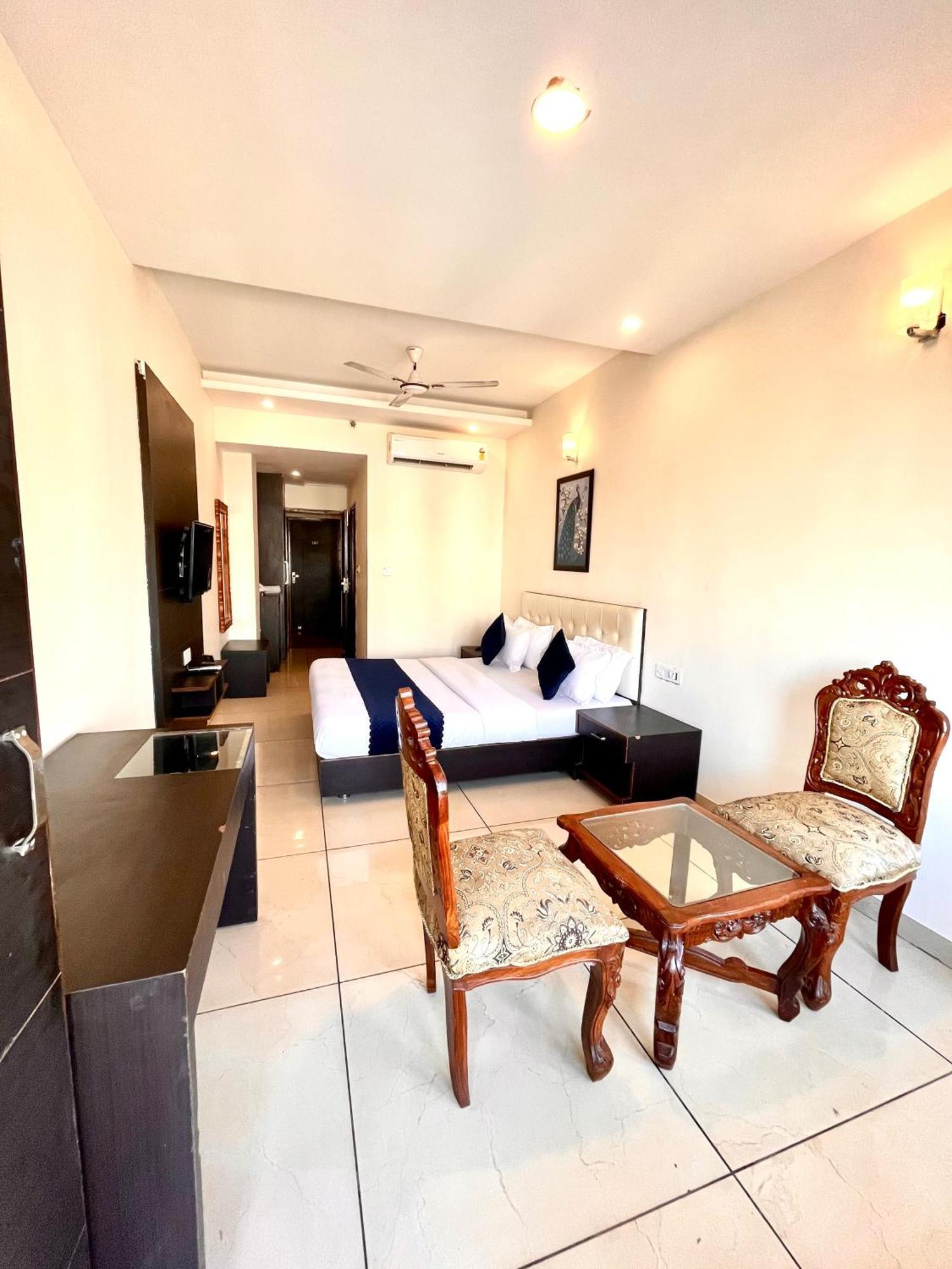 Jb Residency Zirakpur !! Top Rated & Most Awarded Property In Zirakpur Hotel Ngoại thất bức ảnh
