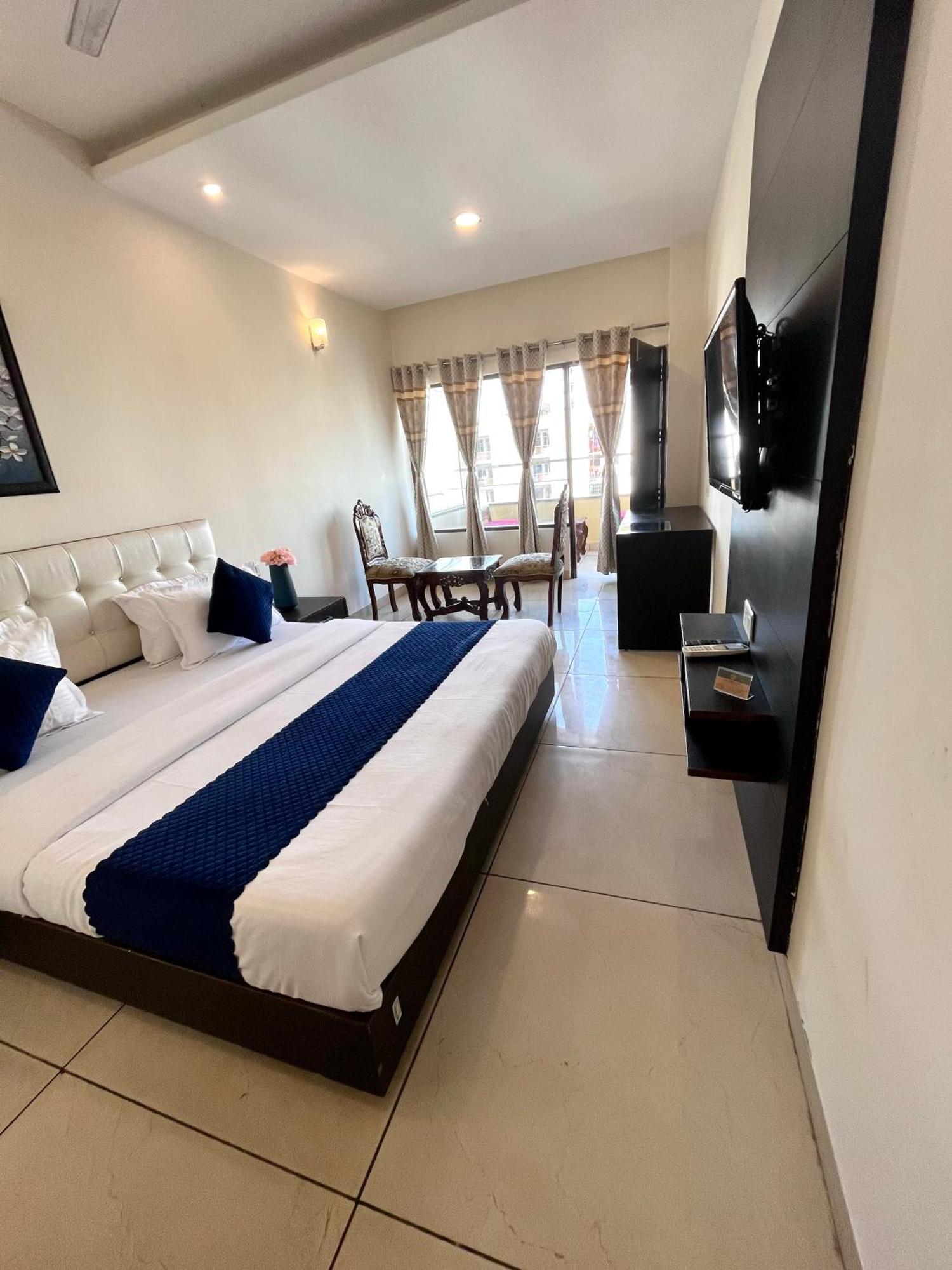 Jb Residency Zirakpur !! Top Rated & Most Awarded Property In Zirakpur Hotel Ngoại thất bức ảnh