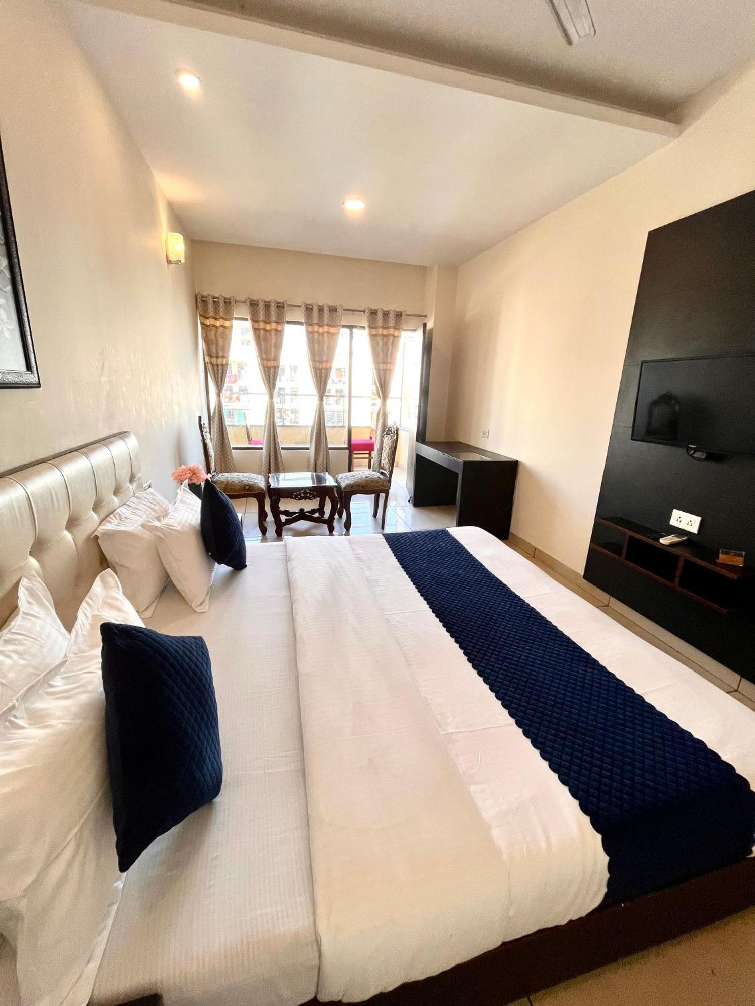 Jb Residency Zirakpur !! Top Rated & Most Awarded Property In Zirakpur Hotel Ngoại thất bức ảnh
