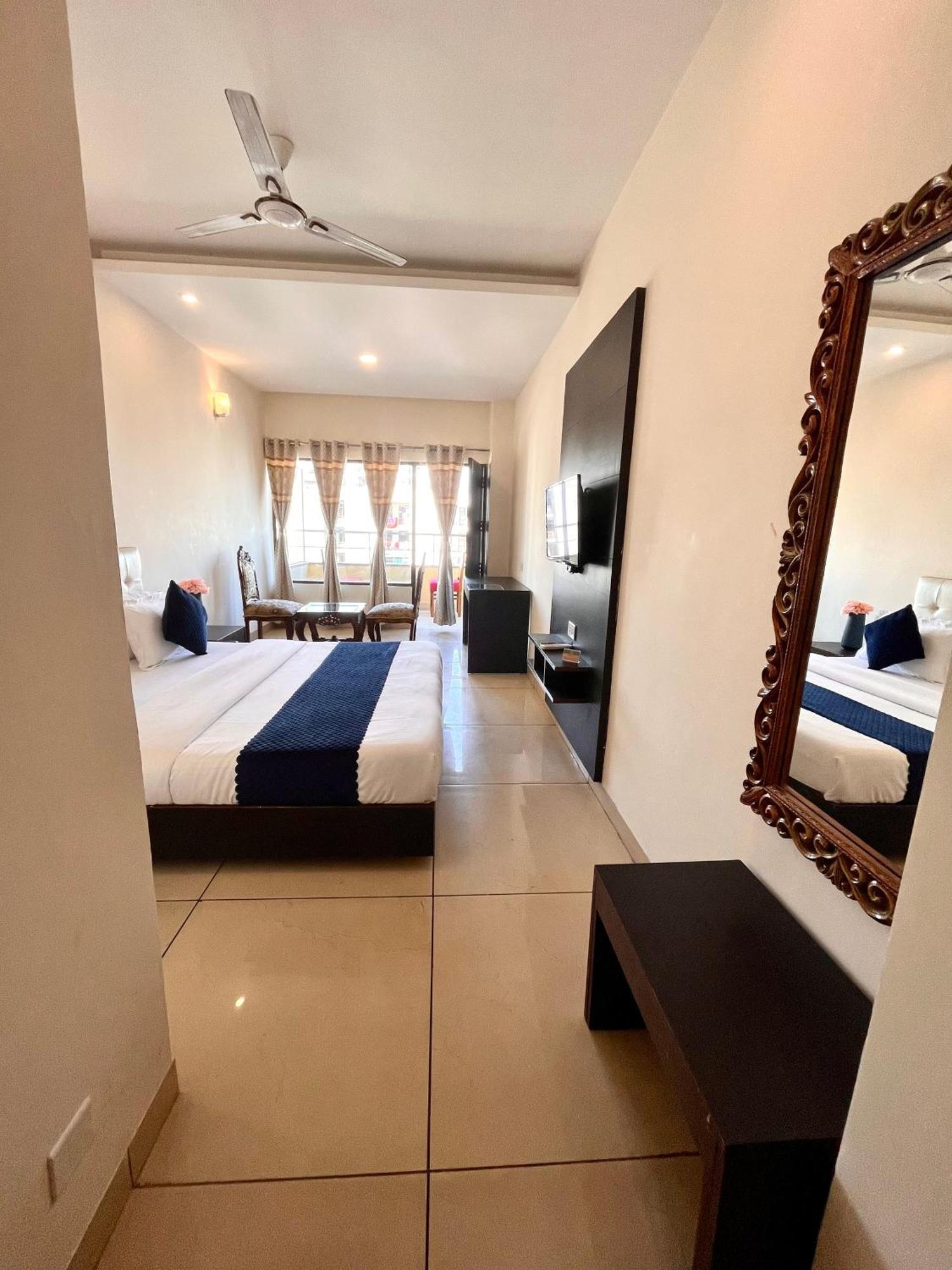 Jb Residency Zirakpur !! Top Rated & Most Awarded Property In Zirakpur Hotel Ngoại thất bức ảnh