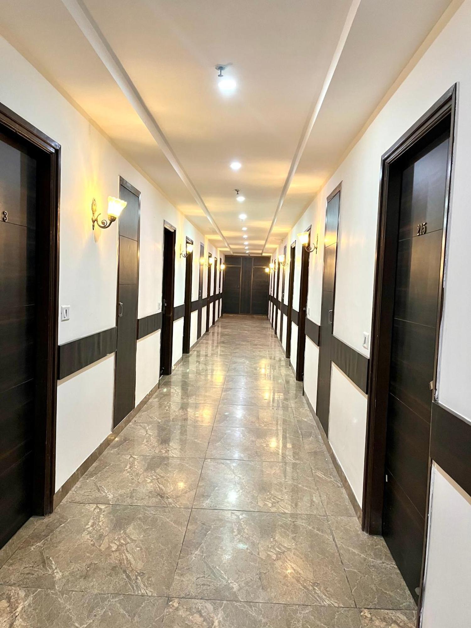 Jb Residency Zirakpur !! Top Rated & Most Awarded Property In Zirakpur Hotel Ngoại thất bức ảnh