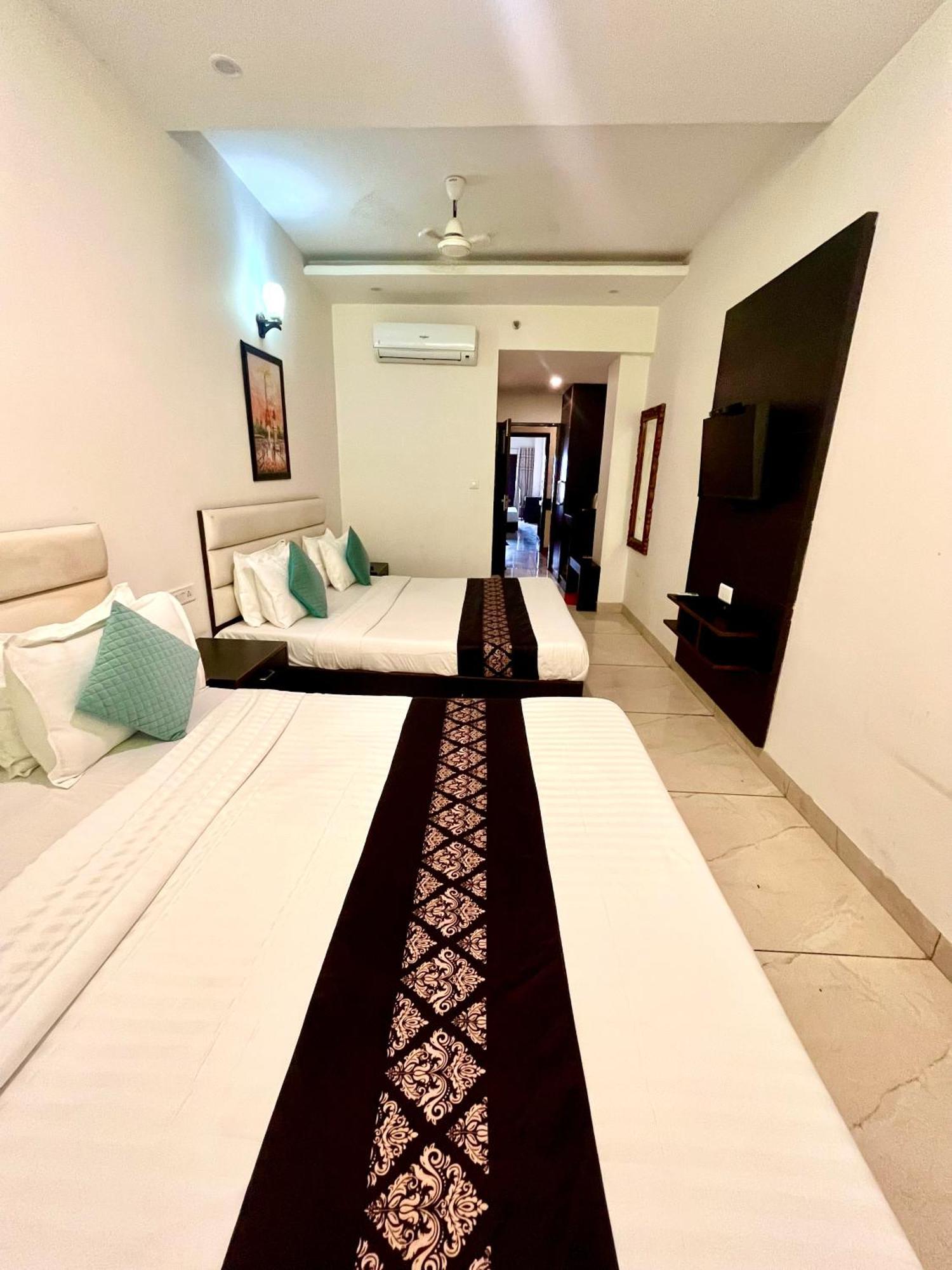 Jb Residency Zirakpur !! Top Rated & Most Awarded Property In Zirakpur Hotel Ngoại thất bức ảnh